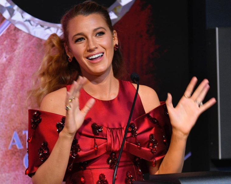 Blake Lively luce radiante con cada prenda y make up que utiliza, ¡pura inspiración! Foto: Instagram @blakelively