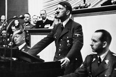 Enero de 1933 es el mes previo a la llegada de Hitler a la cima del poder en Alemania. Este libro relata aquel fatídico ascenso.