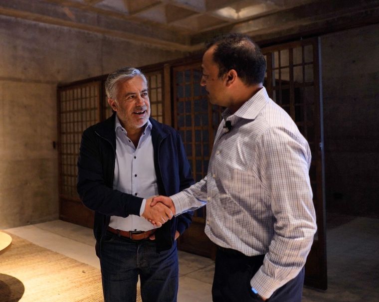 Alfredo Cornejo junto al experto minero, Joe Mazumdar. Foto: Prensa Gobierno Mendoza