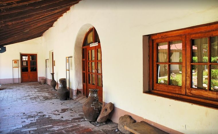 Los intrusos rompieron cristales y candados. Foto: Google Maps