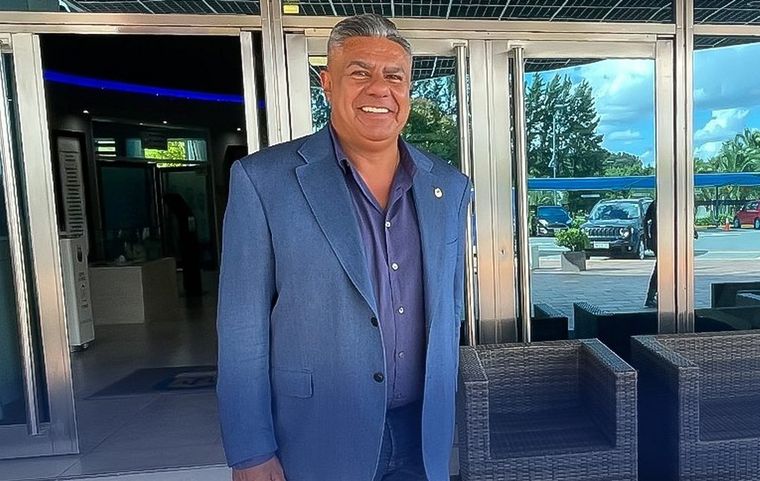 El presidente de la AFA encabeza la delegación que viajó a Qatar Foto: AFA