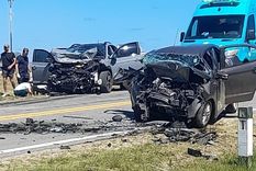 Así quedaron los dos vehículos que colisionaron de frente. Foto: Foto: Correo de Punta