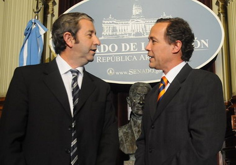 Cobos estuvo con el senador socialista Giustiniani. Foto: Prensa Senado