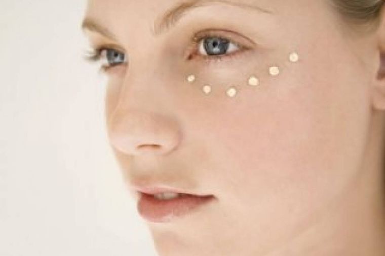 Cómo podría usar la vaselina para eliminar para siempre las arrugas del contorno de ojos ¡luce un rostro radiante y fresco!