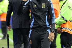 Lionel Scaloni está atengo al futuro de un jugador clave para la estructura defensiva del seleccionado campeón del mundo y bicampeón de América. Foto: NA
