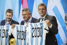 Fin. Chiqui Tapia con Matías Lammens y Sergio Massa. Foto: Télam