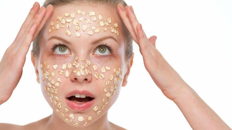 Luce una piel de porcelana con una mascarilla de avena y té verde