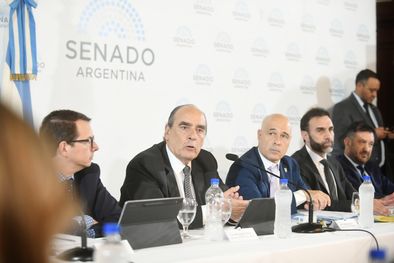 MDZol | Los funcionarios del Gobierno recibieron los pedidos de modificación a la Ley Bases Foto: Prensa Ministerio de Interior
