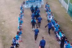 El recibimiento de las inferiores de Racing Así recibieron los chicos de las inferiores de Racing al plantel de primera después de la caída ante Boca. Foto: Racing
