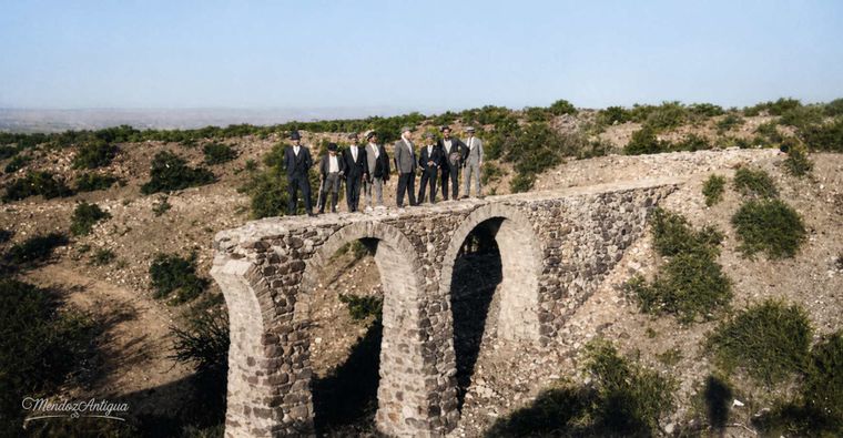 Construido hace más de 200 años, el acueducto de El Challao todavía conserva parte de sus estructuras originales en pleno piedemonte mendocino. Construido hace más de 200 años, el acueducto de El Challao todavía conserva parte de sus estructuras originales en pleno piedemonte mendocino.