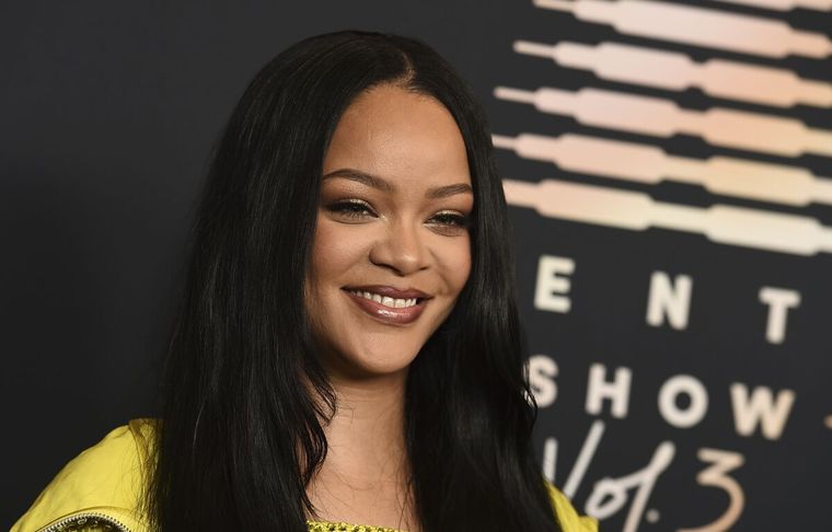Los mejores looks de Rihanna durante el embarazo Rihanna es una cantante y empresaria oriunda de Barbados. Foto: https://www.latimes.com/espanol/entretenimiento/articulo/2022-01-31/rihanna-sera-mama-y-lo-celebra-con-su-novio-a-ap-rocky