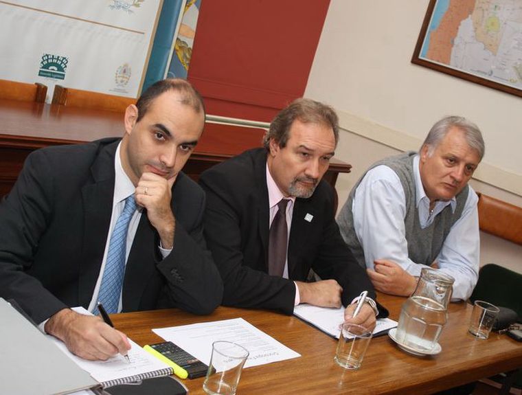 Funcionarios de Hacienda en la Legislatura. Foto: Gentileza