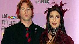 ¿Qué pasa entre Cher y su hijo?