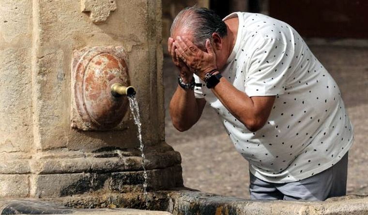 calor agua calentamiento global Europa sufre particularmente el calentamiento global. Foto: Efe.