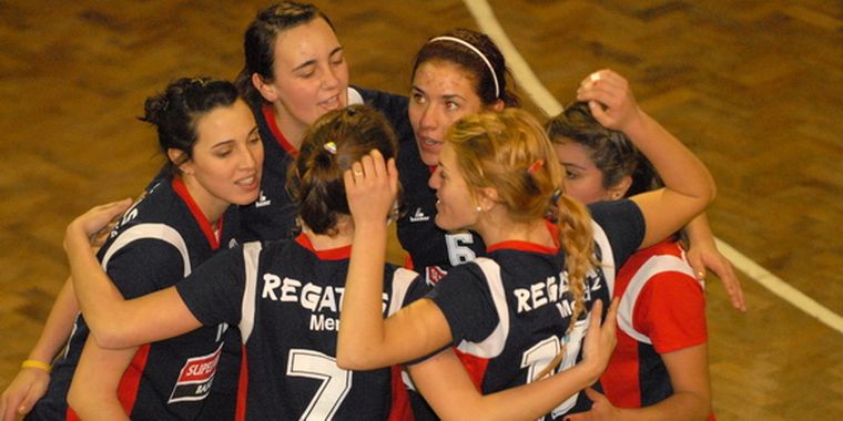 Las chicas de Regatas juegan esta noche frente a Leonardo Murialdo. Foto: Nacho Gaffuri / MDZ