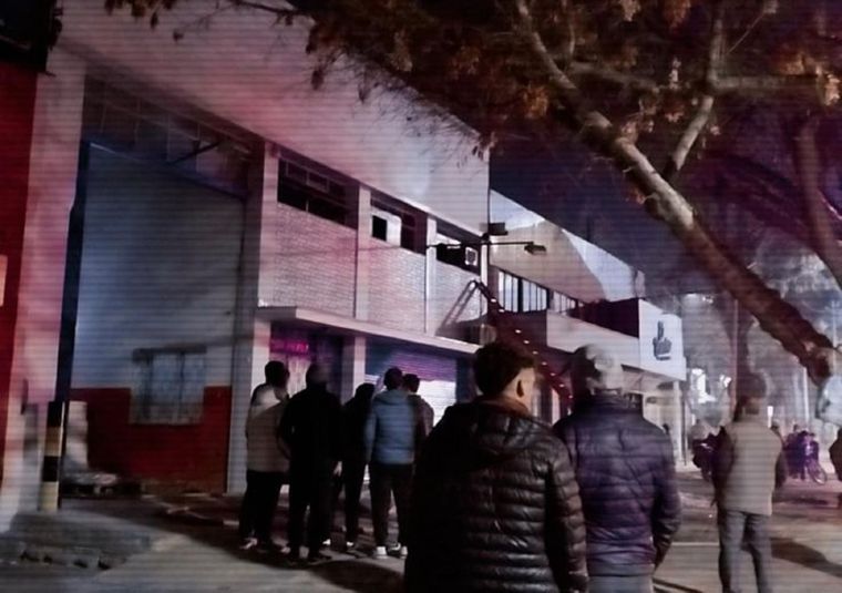 Un incendio se produjo el domingo por la noche en una fábrica de etiquetas en Godoy Cruz