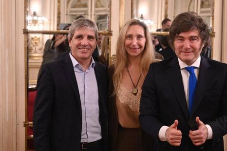 Con el nuevo triangulo de hierro, la suerte del gobierno de Javier Milei está atada a la marcha de la economía. La pregunta es si el plan puede avanzar, dejando lastre a la vera del camino, como hasta ahora. Con el nuevo triangulo de hierro, la suerte del gobierno de Javier Milei está atada a la marcha de la economía. La pregunta es si el plan puede avanzar, dejando lastre a la vera del camino, como hasta ahora.