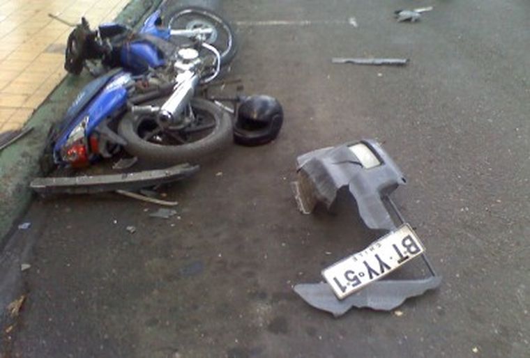 Así quedó la moto que conducía la víctima.