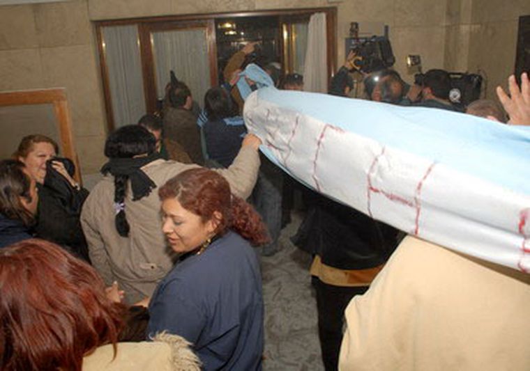Tras los incidentes en Casa de Gobierno, se firmó el convenio colectivo para los trabajadores no profesionales de la salud. Foto: Nacho Gaffuri