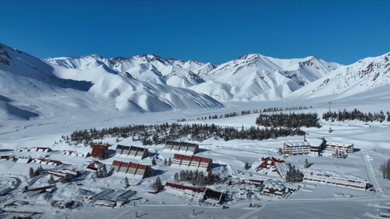 Las mejores pistas del centro de esquí cuentan con excelente acumulación de nieve para el cierre de la temporada de invierno.