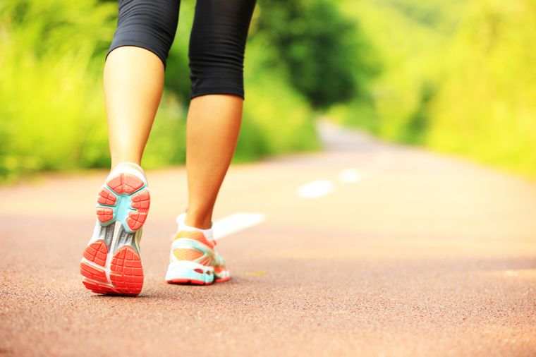 Caminar es algo sencillo y natural que puede tener grandes beneficios para la salud Foto: Shutterstock
