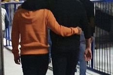 Tevez y Román se van abrazados. Tevez y Román se van abrazados.