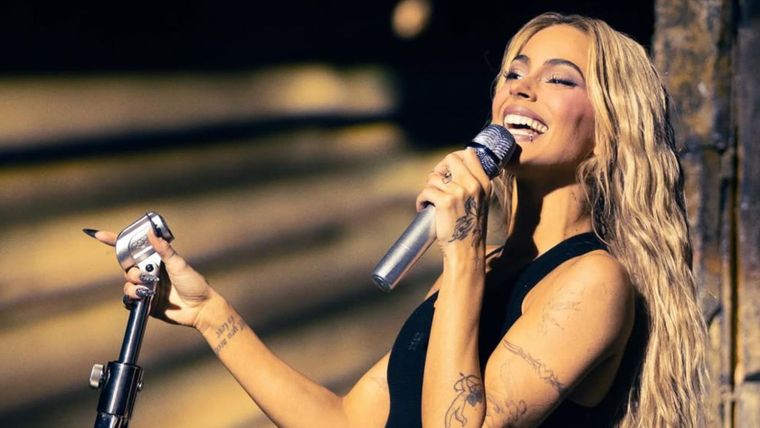 ¿Con quién bailó Tini muy cerca en Futttura? / @tinistoessel 