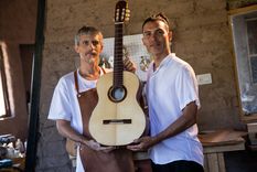 la historia de dos mendocinos que crearon una nueva guitarra pensada para artistas