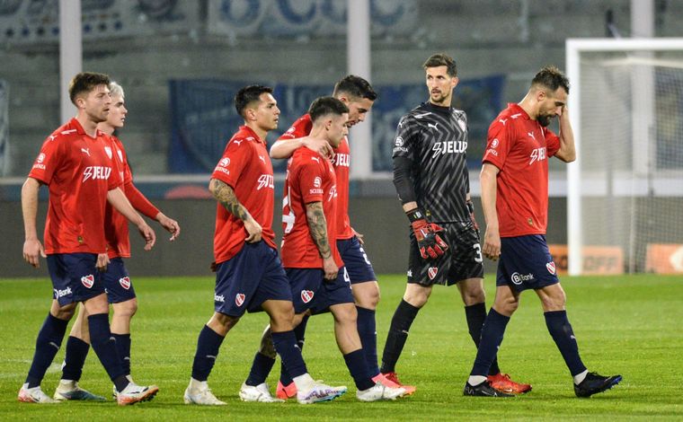 Los directivos se reunieron con referentes del plantel. Foto: FotoBaires