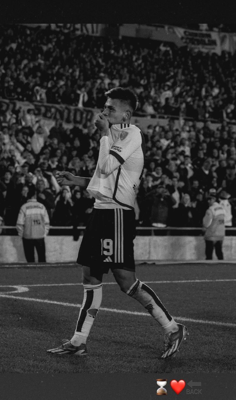 Claudio Echeverri subió una historia que confirmó los rumores de su regreso a River.   Claudio Echeverri subió una historia que confirmó los rumores de su regreso a River.