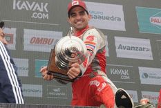 Chapur festeja en el podio riojano. Foto: Prensa Turismo Nacional