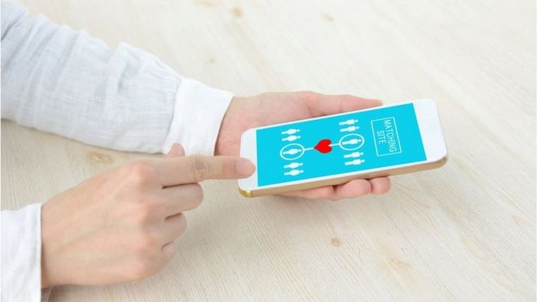 En algunos casos se compara a las apps de citas con los juegos de azar. Ambos generan una adicción con recompensas que pueden estar o no. En algunos casos se compara a las apps de citas con los juegos de azar. Ambos generan una adicción con recompensas que pueden estar o no. 