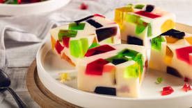 Una fiesta de color y sabor: receta de gelatina mosaico de frutas. Una fiesta de color y sabor: receta de gelatina mosaico de frutas.