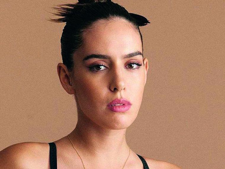 Camila Valero paraliza las redes con sus looks playeros.