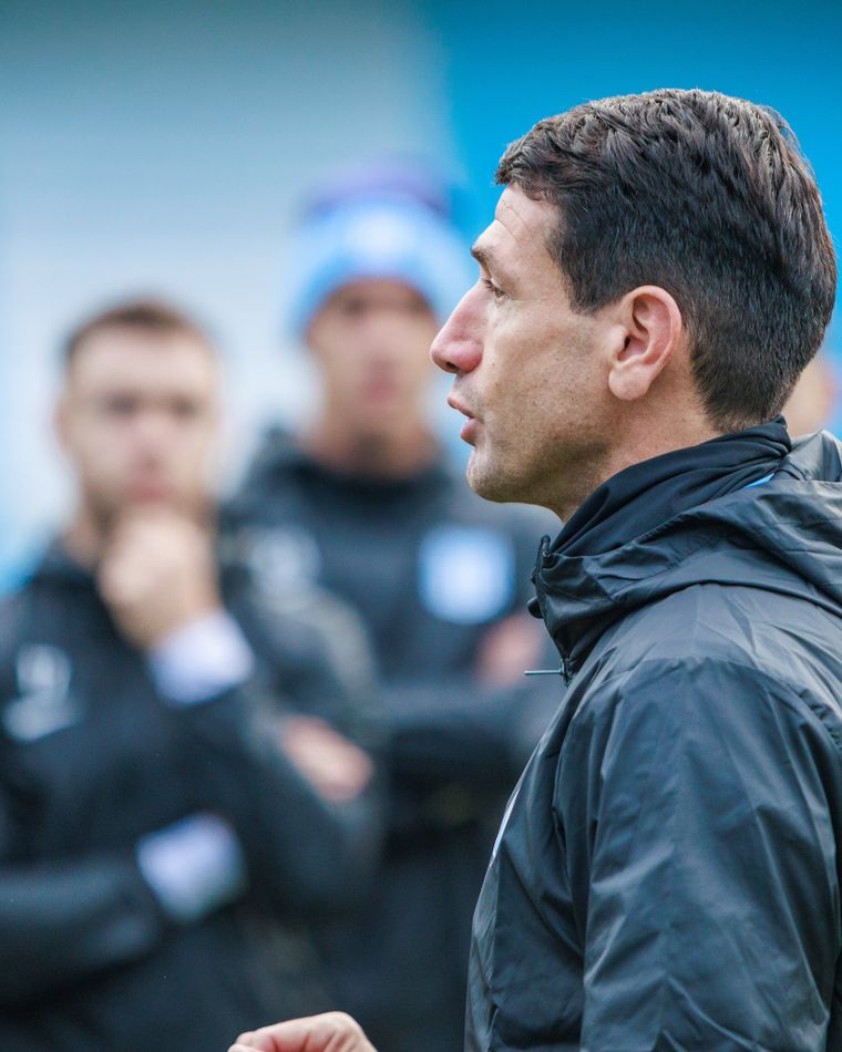 Chirola Romero será el DT interino de Racing hasta el cierre del 2026.