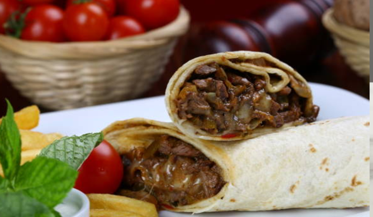 En verano, el wrap de carne se adapta fácil a picnics y comidas al aire libre. En verano, el wrap de carne se adapta fácil a picnics y comidas al aire libre.