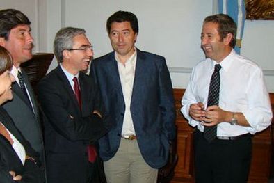 MDZol | Cobos con Meoni y dirigentes de Junín. Foto: Diario Democracia