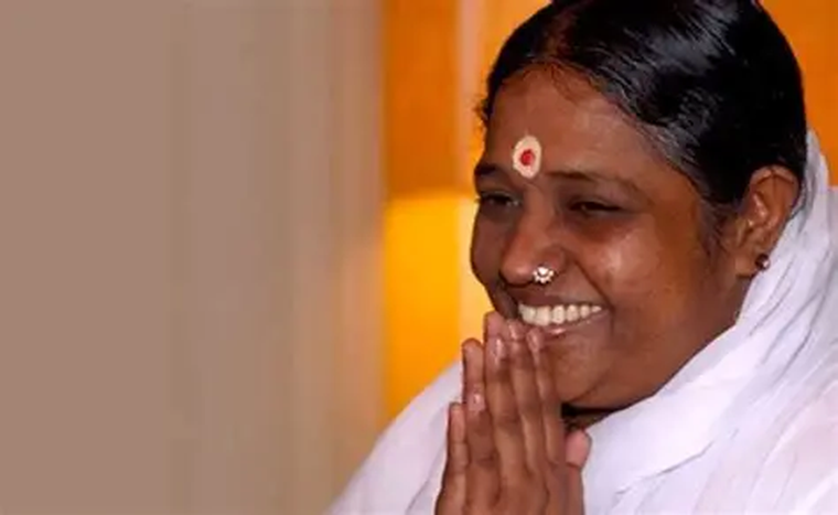 Amma (Mata Amritanandamayi) es líder espiritual india. Amma (Mata Amritanandamayi) es líder espiritual india.