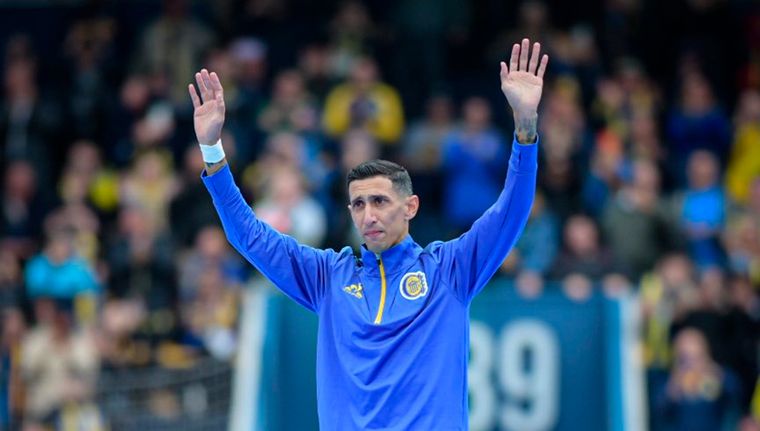 Ángel Di María se conmovió ante el aliento de la hinchada canalla.