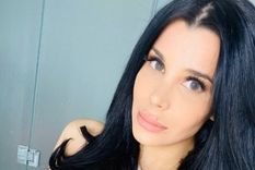preciosa: charlotte caniggia poso desde su cama y deslumbro a todos