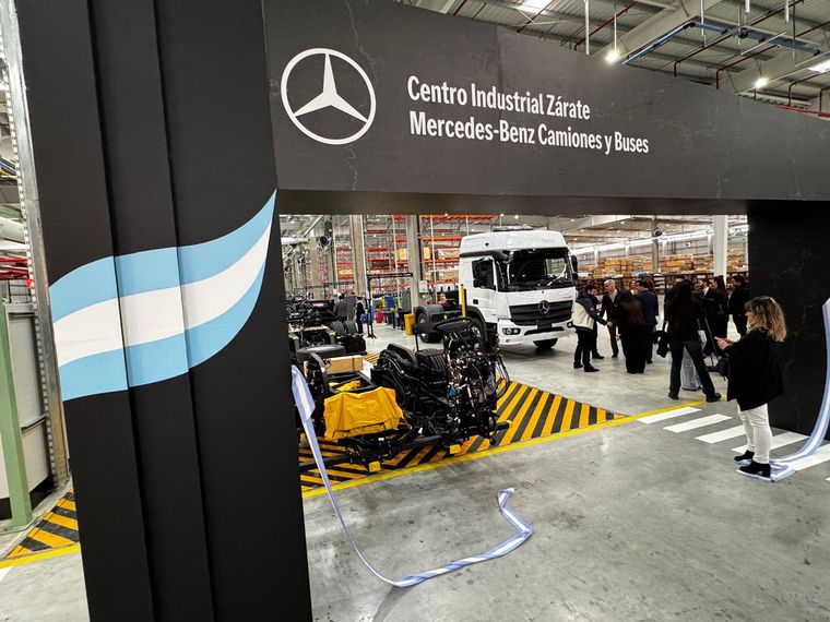 Mercedes-Benz Buses y Camiones inauguró su nuevo centro industrial en Zárate.