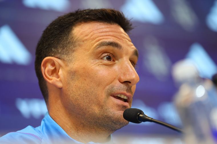 Sonríe Scaloni. Habrá lista de 26. Foto: Selección argentina