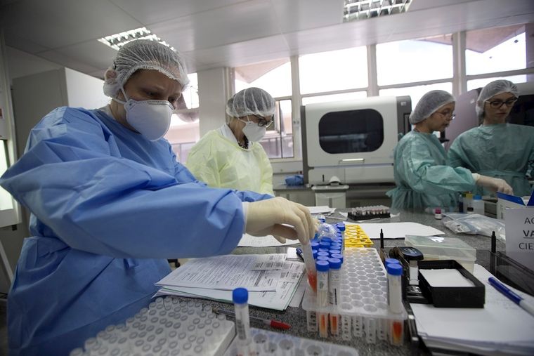 La Anmat continúa tomando medidas de fiscalización y regulación sobre el sector farmacéutico. Foto. EFE
