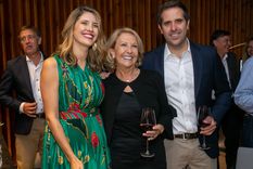 Susana junto a sus hijos, Ana y José Lovaglio; en ocasión de la inauguración de Susana Balbo Unique Stays. Foto: Gentileza