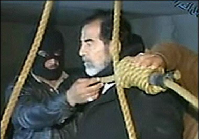 Saddam Husein momentos antes de morir, el 30 de diciembre de 2006.