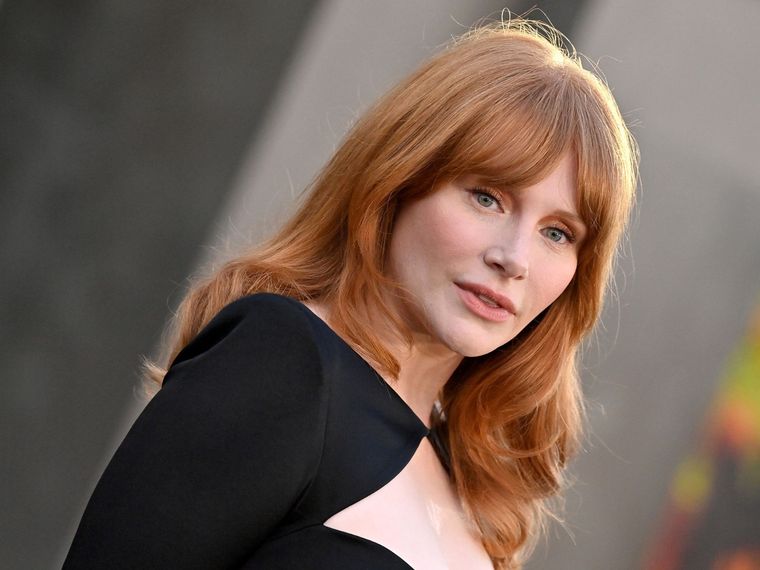 Foto: https://elpais.com/gente/2022-09-23/bryce-dallas-howard-revela-la-presion-para-perder-peso-que-sufrio-en-jurassic-world-dominion-me-pidieron-que-no-usara-mi-verdadero-cuerpo-en-pantalla.html