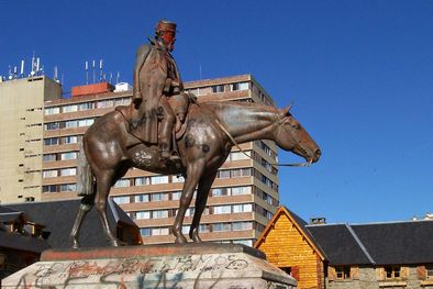 MDZol | 82 años lleva el monumento a Julio Roca en Bariloche. Foto: Blogspot.