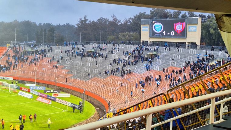 Los violentos, dueños de la tribuna de Godoy Cruz. Foto: MDZ