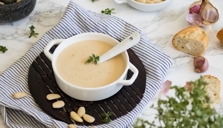 Tu salsa puede combinarse con otros elementos como ajos y almendras. Foto: Nestlé