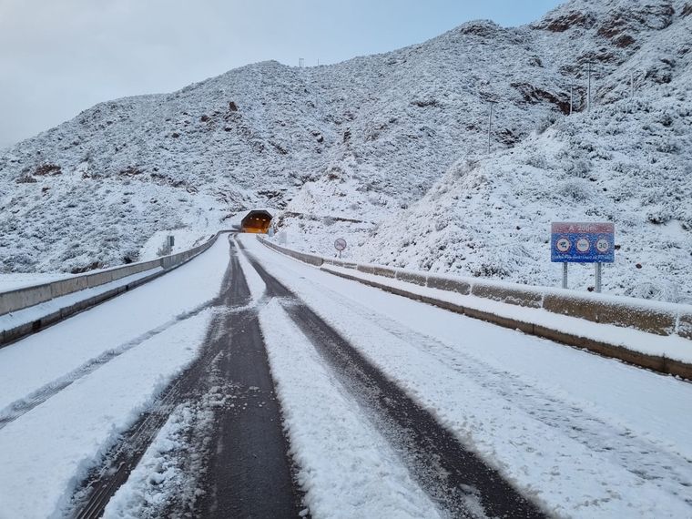 El camino a Potrerillos amaneció blanco. Foto: Municipalidad de Luján